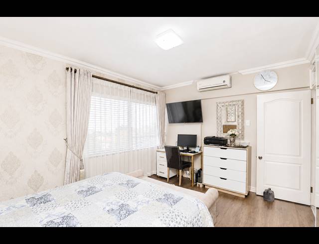 2 BEDROOM APARTMENT FOR SALE IN ESSENWOOD